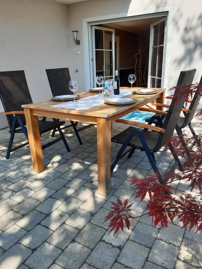 Stilvolles Apartment "Romantic" Neukirchen vorm Wald エクステリア 写真