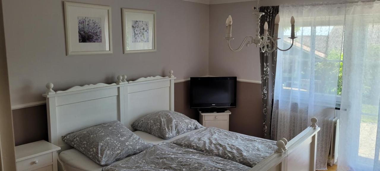 Stilvolles Apartment "Romantic" Neukirchen vorm Wald エクステリア 写真